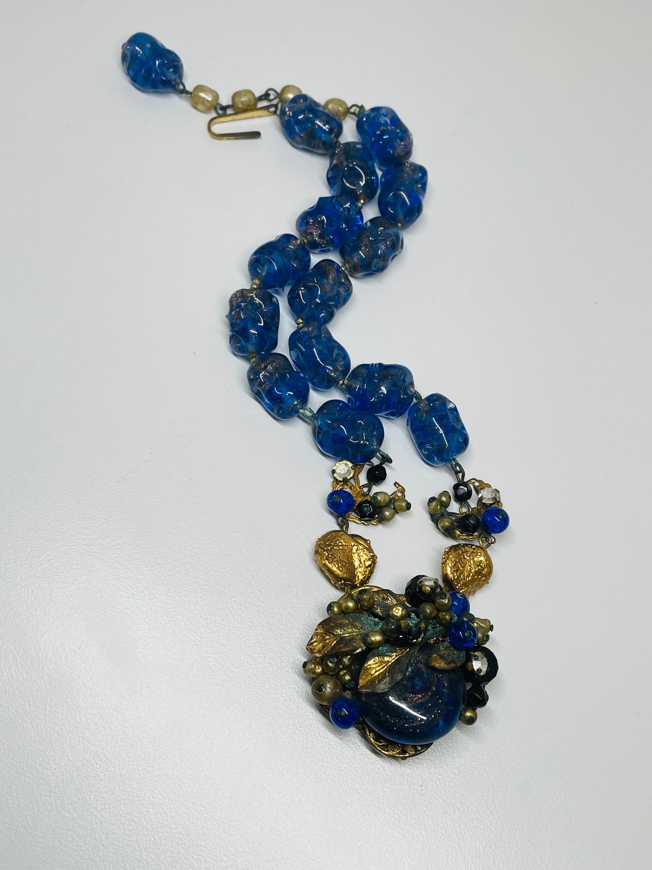 1940’s Unsigned Miriam Haskell Blue Beaded Necklace Devil's Details 