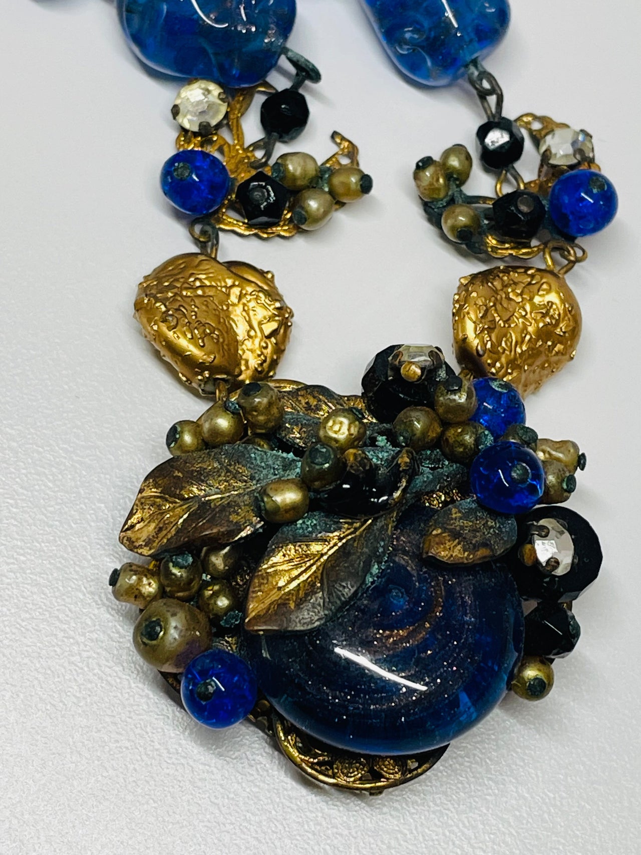 1940’s Unsigned Miriam Haskell Blue Beaded Necklace Devil's Details 