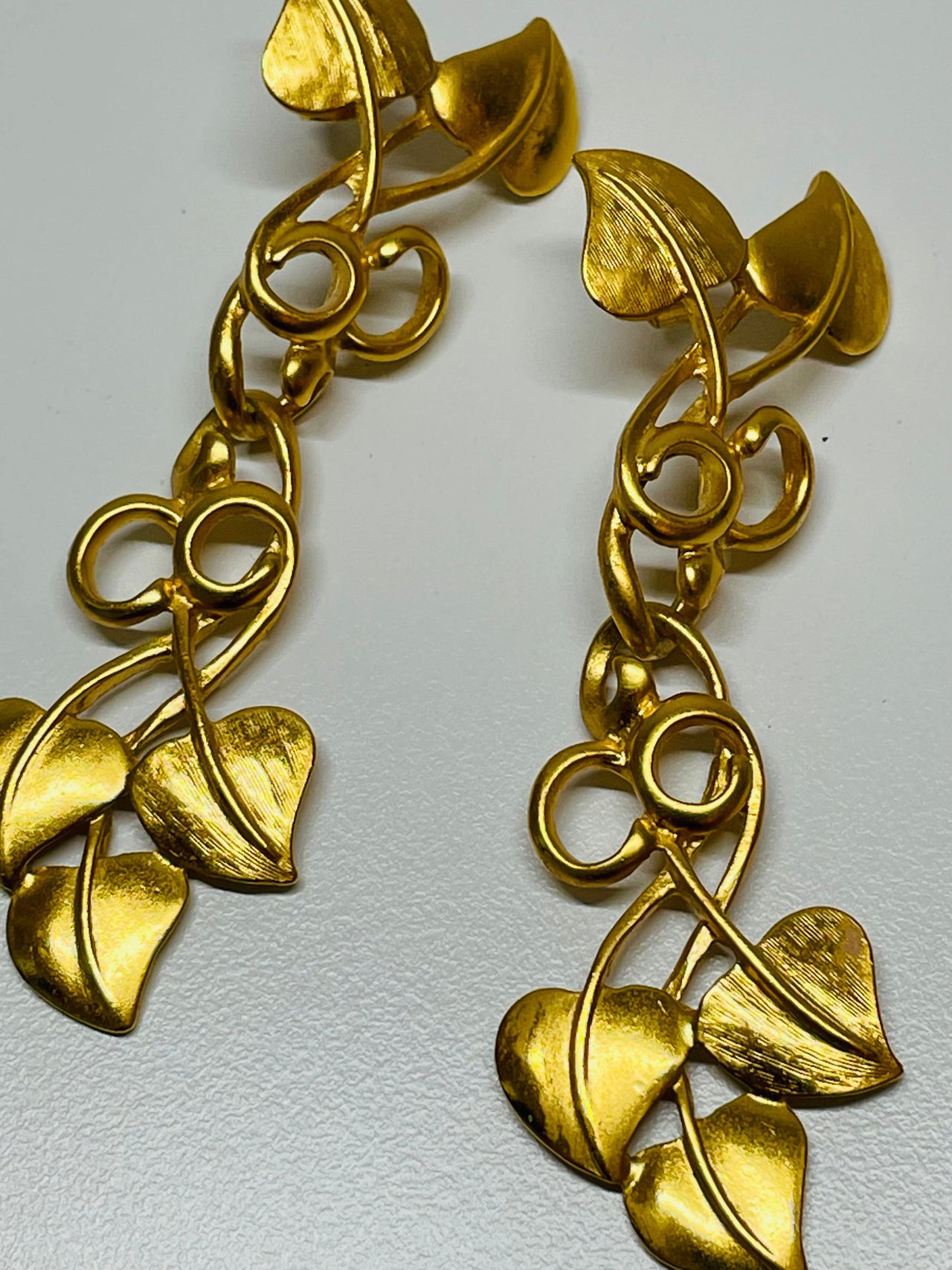 Avon Gold and Leaf Earrings Devil's Details 