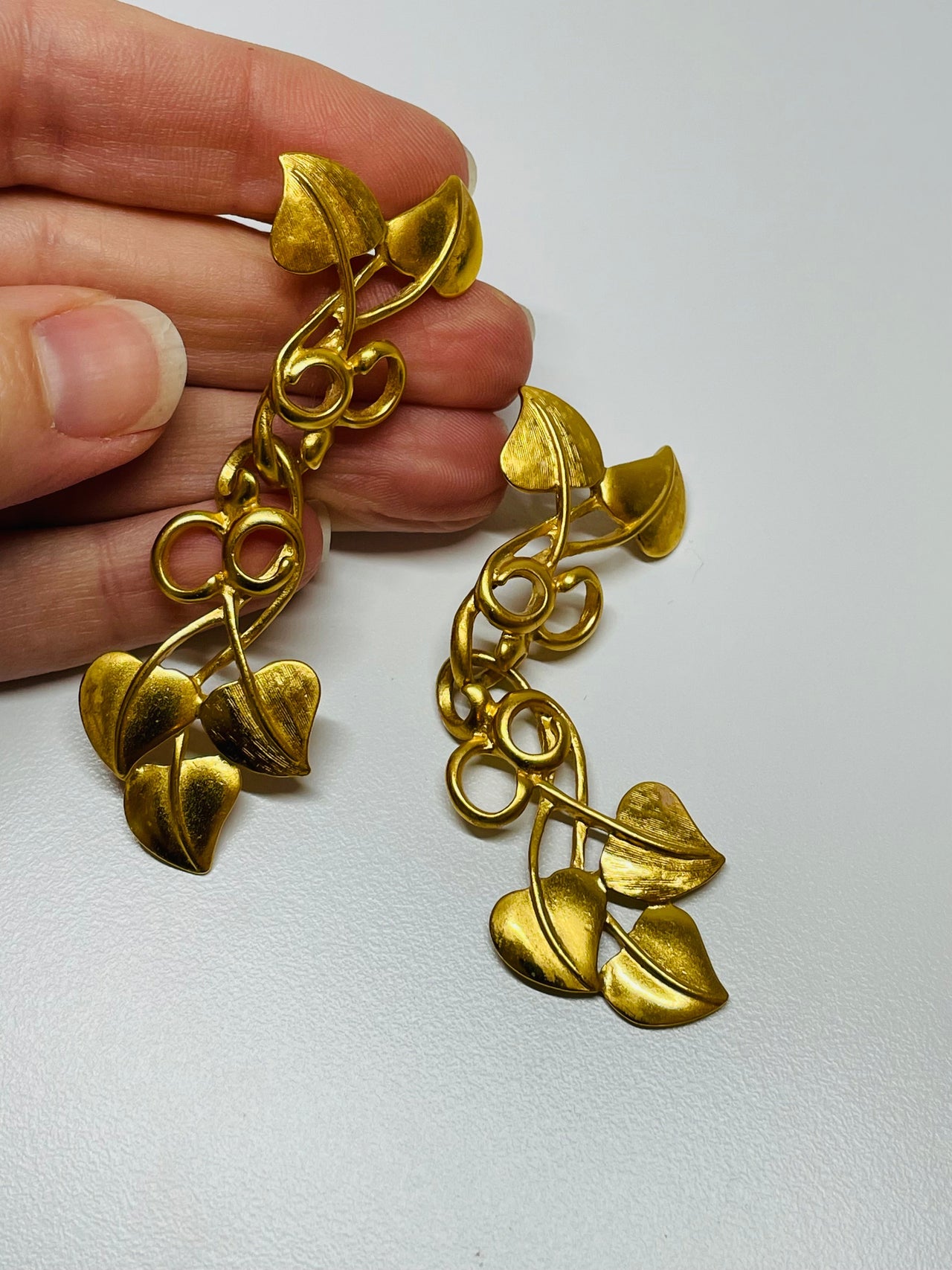 Avon Gold and Leaf Earrings Devil's Details 