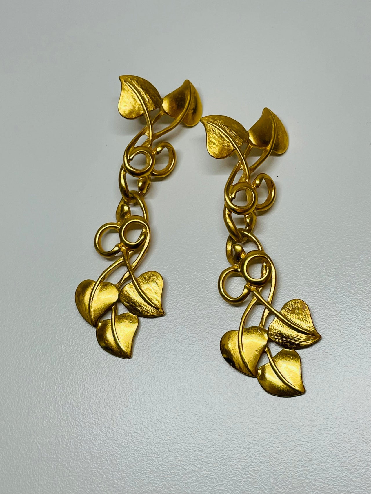 Avon Gold and Leaf Earrings Devil's Details 