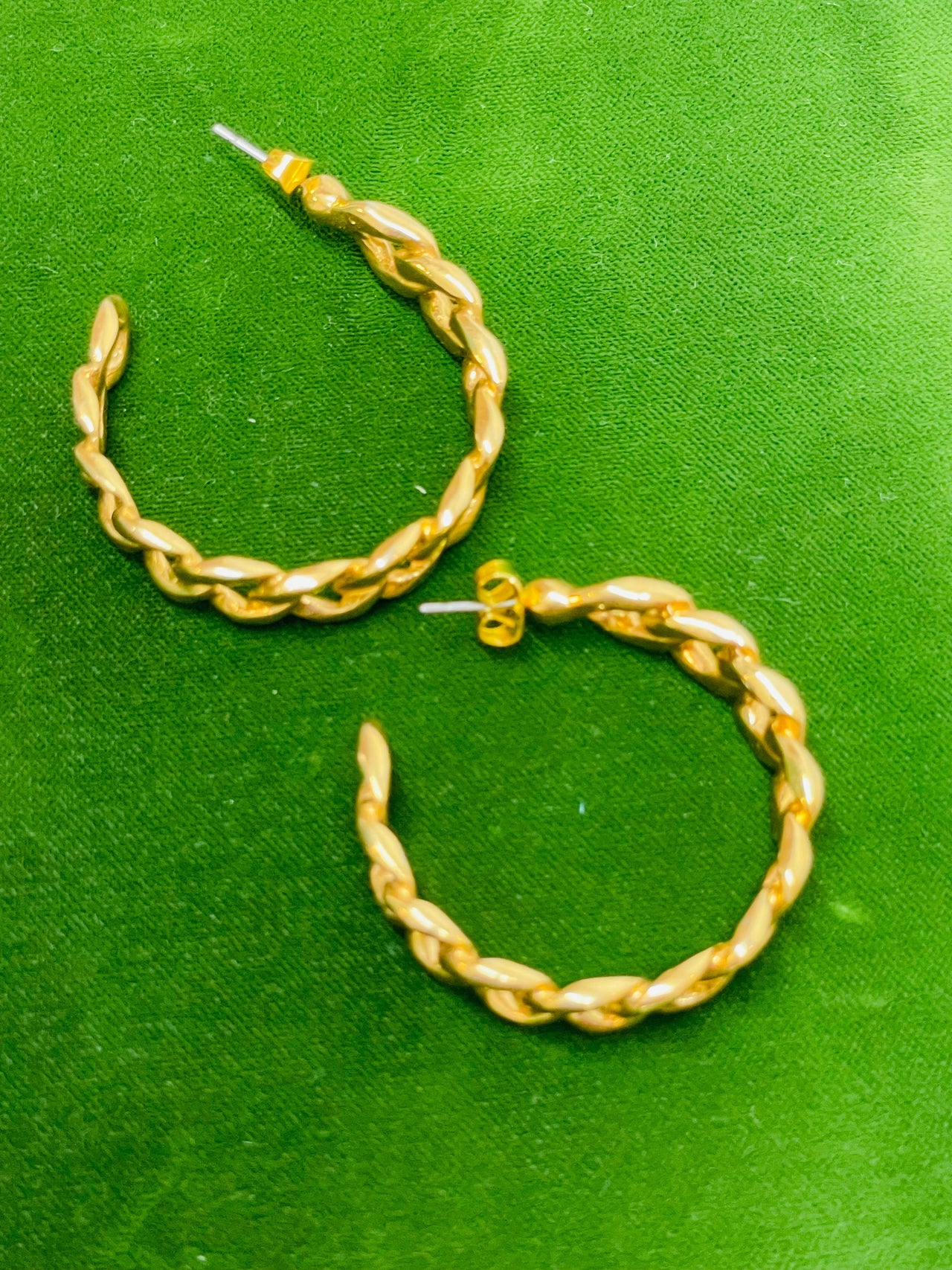 Gold Chain Link Hoops Devil's Details 