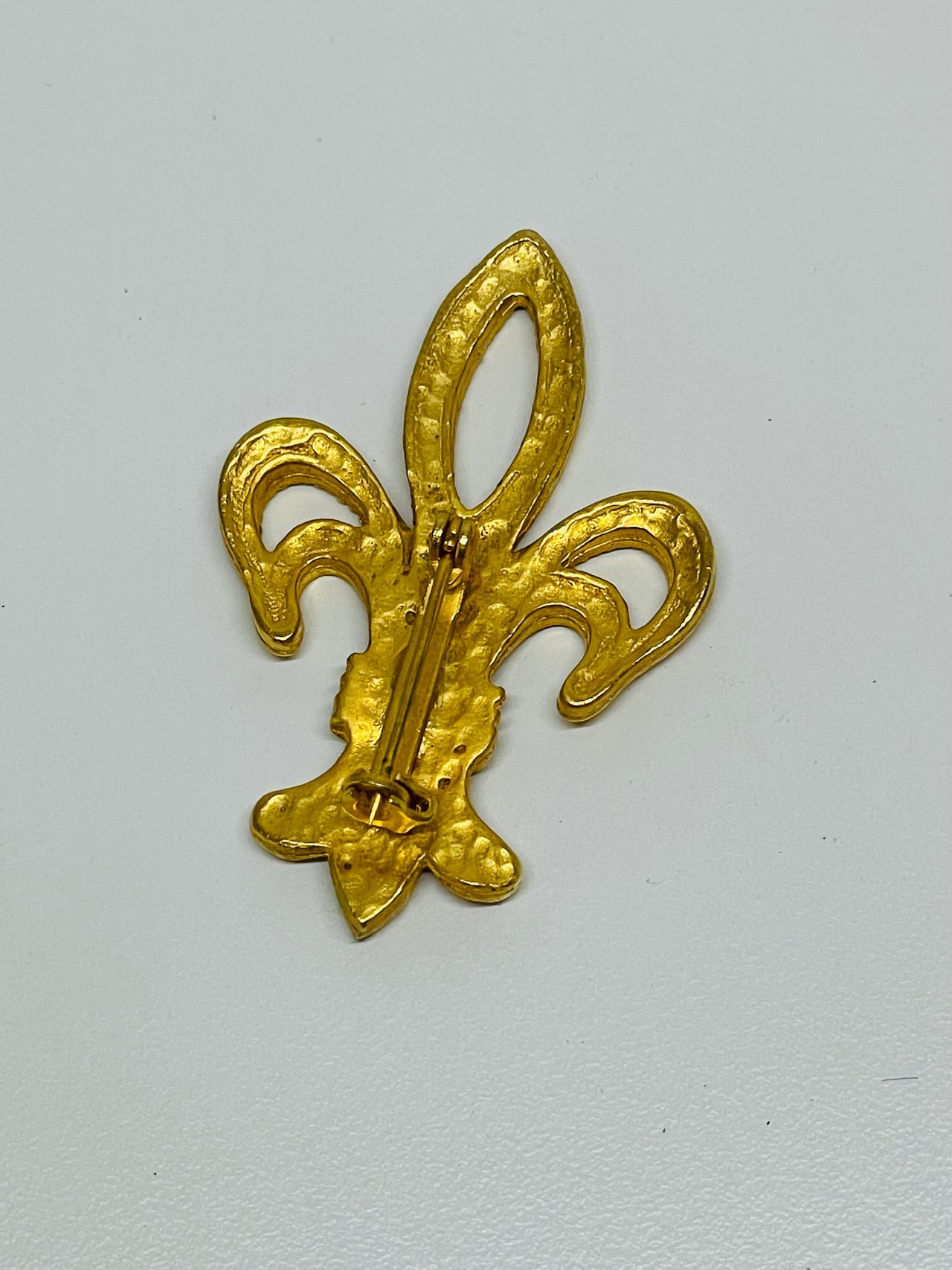 Gold Fleur De Lis Brooch Devil's Details 