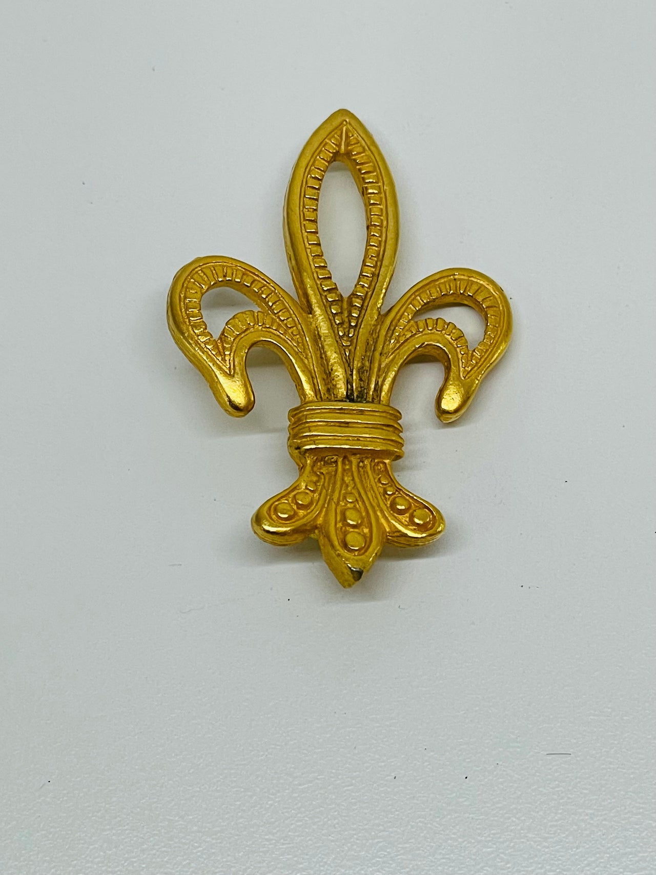 Gold Fleur De Lis Brooch Devil's Details 