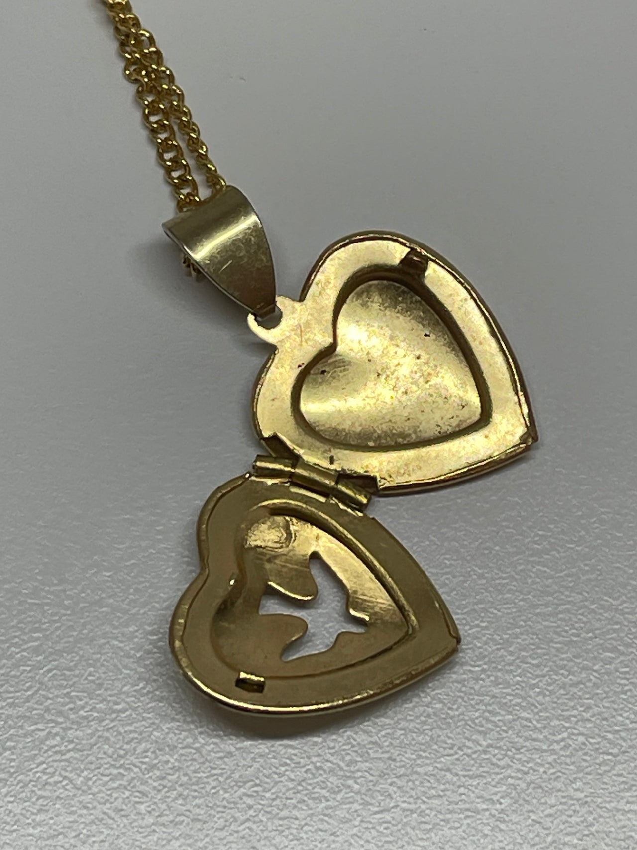 Gold Heart Locket Devil's Details 