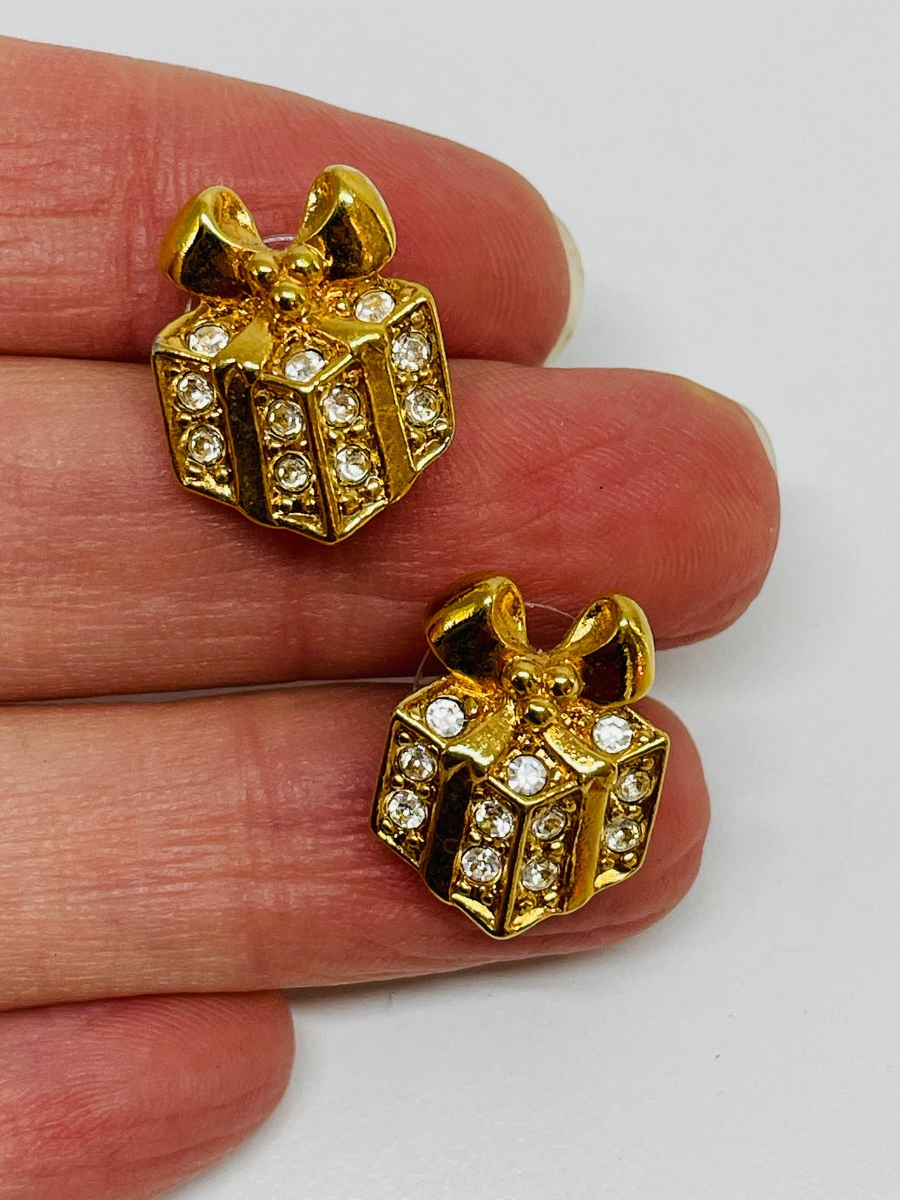 Gold Present Box Studs with Rhinestones Devil's Details 