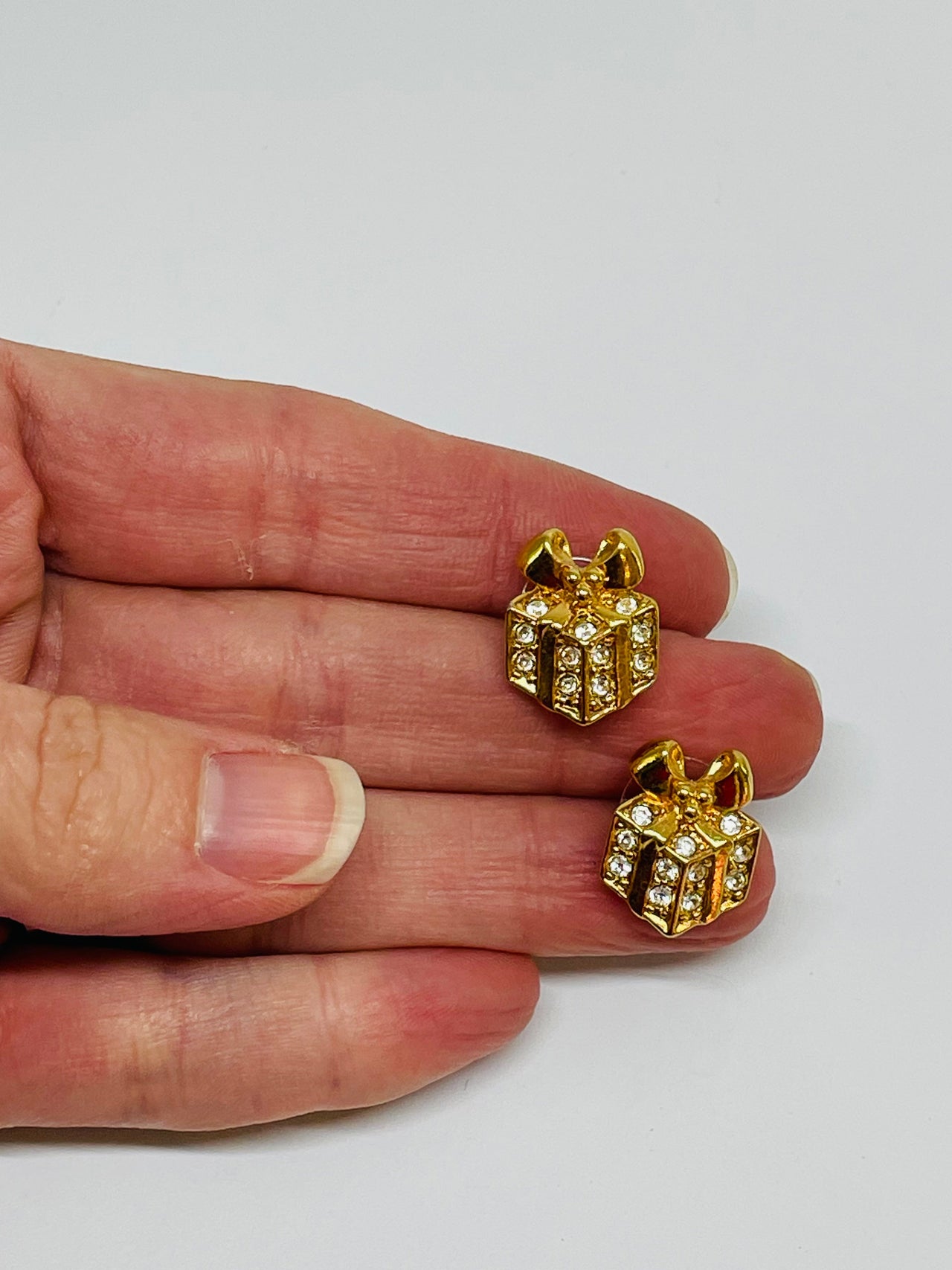 Gold Present Box Studs with Rhinestones Devil's Details 