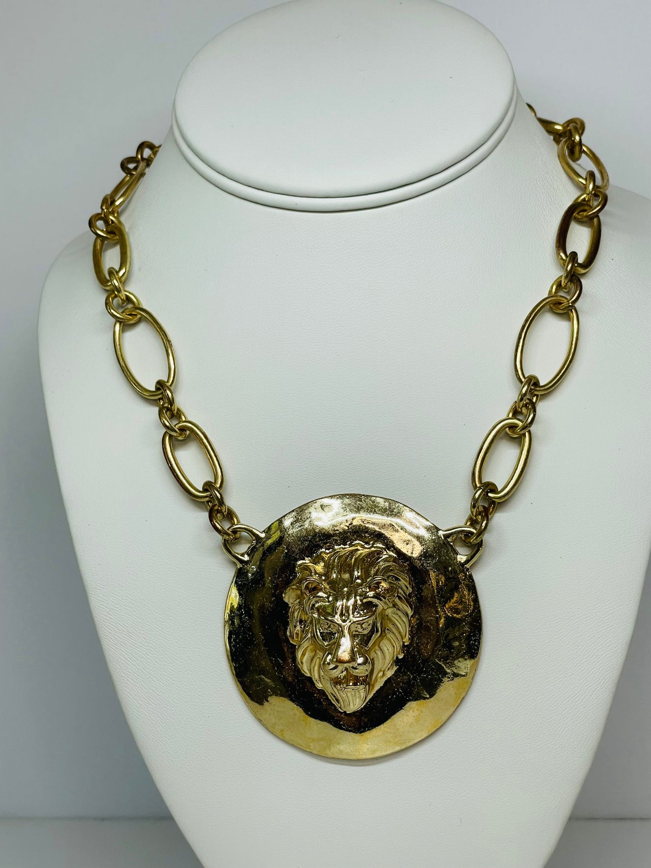 Lion Head Gold Medallion Devil's Details 