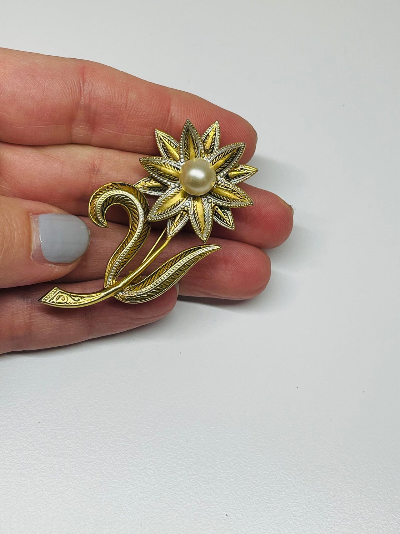 Spanish Damascene Pearl Flower Brooch Devil's Details 